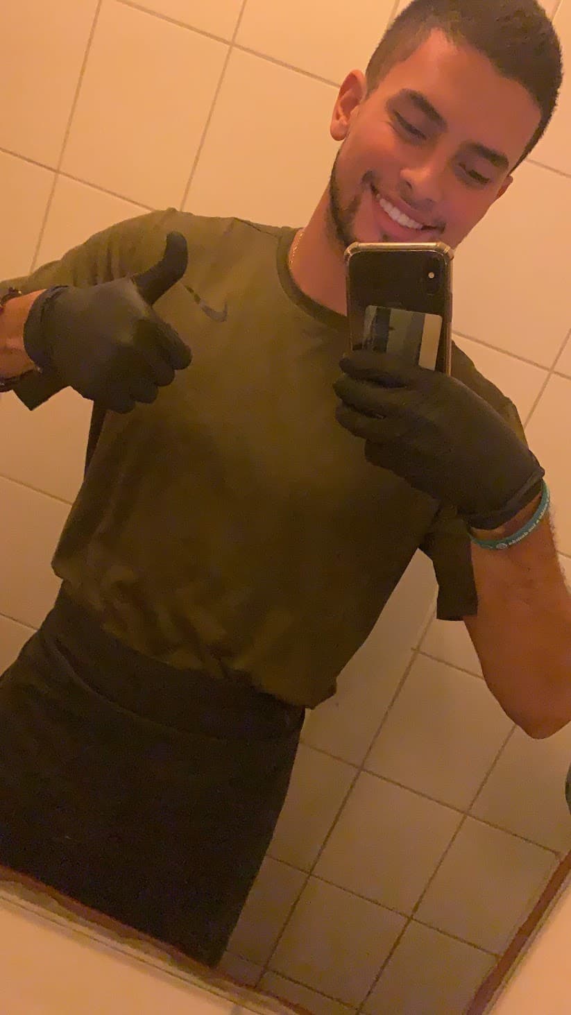 2022 — Waiter by day. Self-taught developer by night.